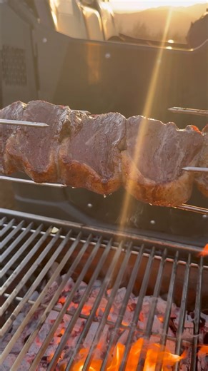 Bring the Brazilian steakhouse to your house with this Sirloin Cap Roast (Picanha) With Potatoes and Corn Chimichurri recipe. Sirloin Cap Roast Ingredients: 1 2.25 lb. Omaha Steaks Sirloin Cap Roast (Picanha), thawed (Shop now: https://www.omahasteaks.com/product/Sirloin-Cap-Roast-00000022867?SRC=RZ0616) 2 oz. Worcestershire sauce Salt and pepper Corn Chimichurri Ingredients: 2 ears corn 3 garlic cloves, finely chopped 1/2 bunch cilantro, finely chopped 1/2 bunch parsley, finely chopped 1 lemon,