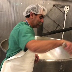 1.1K views | Fabrication du Mizithra (fromage de brebis semi-pasteurisé) dans une laiterie de montaghe #crete #enterprisegrece | Gilles Pudlowski | Facebook