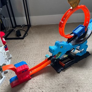 Hot Wheels Dinosaur Track Set with Loop - Blue and Orange