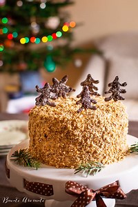 Tort cu cremă de mascarpone și caramel sărat