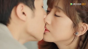 (Hello Mr. Gu) EP23 | Zhou Jianqing kissed Gu on the table! 💋💋 周见清餐桌主动献吻，背个菜谱点外卖都能夸上天了 #HelloMrGu #WeTV #ChenJingke #YanZhichao #陈靖可 #严智超 💪Enjoy Hello Mr. Gu on WeTV👉http://bit.ly/HelloMrGu 💪Also enjoy it on YouTube👉http://bit.ly/37B7eE7 | WeTV