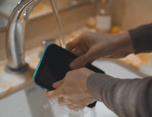 Watch iPhone SE 2020 Waterproof Case on Amazon Live