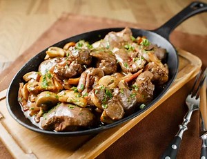 Неповторими пилешки дробчета с лук, готови само за 20 минути