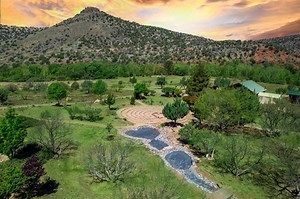 Spirit of the Heavens in Sedona, Arizona is Your Sacred Destination for Your Heart and Souls Exploration. 🎇✨🏜 They are so excited to announce that their adorable cottage, Stardust House at Spirit of the Heavens, is a celestial retreat where enchantment and comfort intertwine. It is now available for guests to book a stay in. Unwind on the inviting patio with breathtaking views. The house offers two bedrooms for up to five guests, modern amenities and eco-friendly bath products. Access their sa