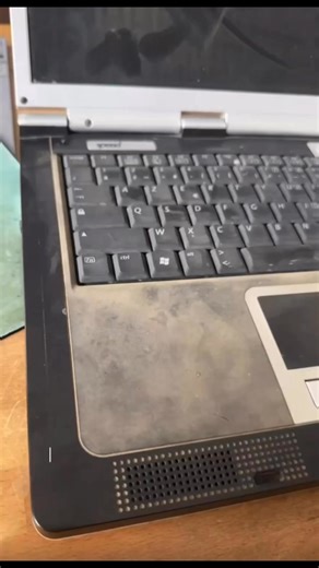 Un bon vieux Médion avec Windows XP ! 😉 Machine en réparation pour une entreprise local 🚜 Client de Nortkerque 📌 | Pierre Informatique