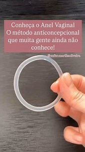 Você já ouviu falar do anel vaginal? Ele é um método contraceptivo hormonal de uso mensal, que oferece segurança, praticidade e autonomia para quem deseja evitar uma gestação. 👩‍⚕️ O anel é um dispositivo flexível, transparente e discreto que fica posicionado na vagina e libera hormônios (estrogênio e progestagênio) de forma contínua e controlada para a corrente sanguínea. Esses hormônios agem de três formas principais: ✔ Inibem a ovulação – ou seja, o corpo não libera óvulo, impedindo a fecund