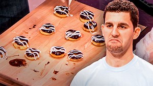 24K views · 515 reactions | Los participantes deberán cocinar cupcakes inspirados en las tazas de café y las rosquillas explorando toda su creatividad #CupcakeWars | Food Network Latinoamérica | Facebook