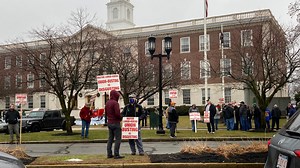 International Brotherhood of Teamsters picket inauguration of Medford Mayor Lungo-Koehn
