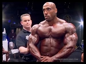 Bodybuilders Legends Series: Dennis James Mr Olympia 2004 pump room | Culturismo Italiano