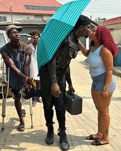 De stranger kissing | Mr 3much