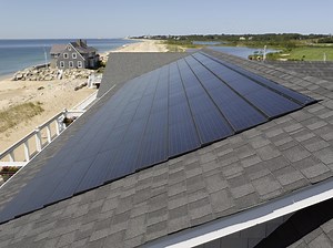 Five solar roof shingles that aren’t from Tesla