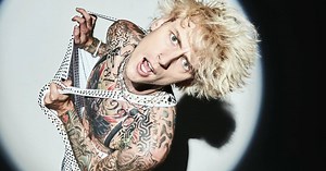 Machine Gun Kelly golpea a un fan mexicano durante un show