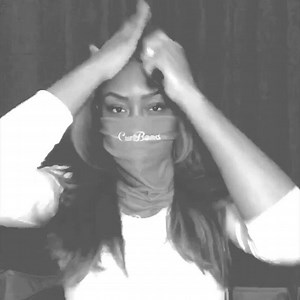 Loose curls with the CurlBand💁🏽‍♀️ Featuring the CurlBand multifunctional tube scarf & the Hello Curls shine spray Both available at theCurlBand.com Go to linktr.ee/thecurlband for videos, ordering info, and more! | The CurlBand