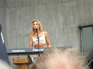 Lost in your eyes - Debbie Gibson (2009 Denver pride)