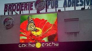 [Hot Item] High Resolution P3.91 Outdoor Front Service LED Billboard