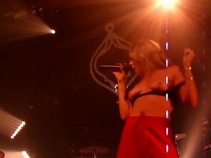 Swedish Blonde Flashes Her Tits On Stage! #tove Lo - Video online