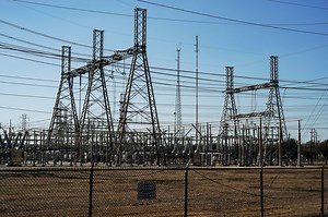 Here's why the U.S. electric grid isn't running on 100% renewable energy yet