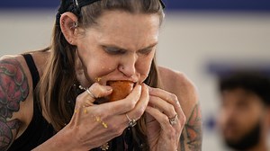 Watch past champion advance to corn dog eating final at California State Fair