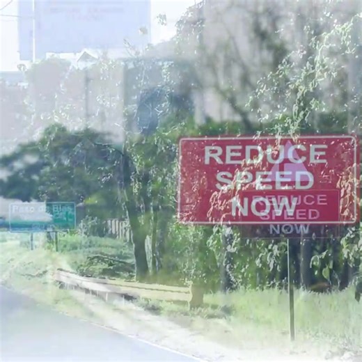Ang 'Reduce Speed Now' sign ay nagpapaalala na mag-slowdown bago dumating sa exit o toll plaza para sa mas ligtas na biyahe. Panoorin ang video para sa iba pang detalye! | NLEX Corporation