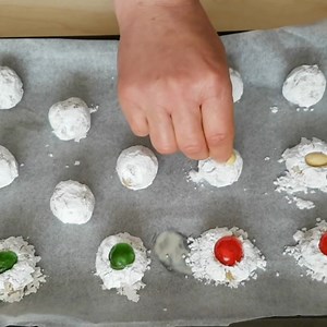 Paste di mandorla siciliane facili e buonissime Ricetta scritta: https://blog.giallozafferano.it/cucinaprediletta/ricetta-paste-di-mandorla/ ------------------------------ Soundtrack del video ↓ Titolo: Begin Again Artista: Julia Gartha Link: https://business.facebook.com/sound/collection/?sound_collection_tab=sound_tracks&asset_id=171718518936546&reference=artist_attr | cucina preDiletta