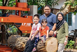 Meet Mohd Nazmie, an extraordinary schoolteacher and woodworker form Malaysia. 💚 This is a story about his passion and courage. We are so proud that we could be a part of it. 👍 See more: bit.ly/tembusuwoodworksUK Visit: Tembusu Woodworks | Wood-Mizer
