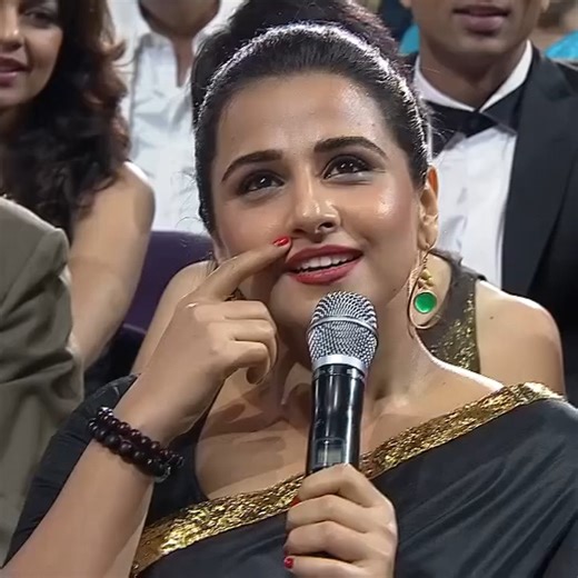 162K views · 7.5K reactions | Vidya Balan Ne Sunayi k Shayri... #Shahrukhkhan #Shahidkapoor #IIFA #bollywood #IIFAAwards | IIFA Awards | Facebook