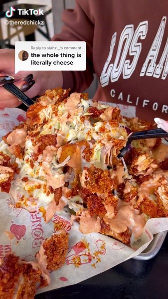 Reply to @siahz._ when the gf says she just wants a bite of your fries #fried #chicken #theredchickz #losangeles #dtla #fries #cheese #cheesy #sauce #pull #friedchicken