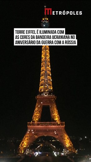 A #TorreEiffel, em #Paris, foi iluminada com luzes azuis e amarelas na terça-feira (24/2), marcando os quatro anos da invasão da Ucrânia pela Rússia. A prefeita de Paris, Anne Hidalgo, viajou a Kiev em sua última visita ao exterior, antes de deixar o cargo após as eleições municipais de março. Em um discurso televisionado ao Parlamento Europeu para marcar o quarto aniversário da invasão russa em grande escala, Zelensky pediu aos membros da União Europeia, composta por 27 nações, que continuem de