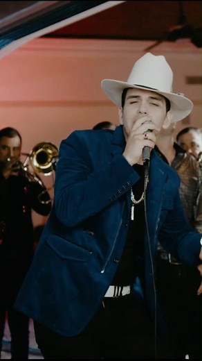 Te ofrecieron un trono mejor donde tú reinaras 👑🐝🤠 #JovannyCadenaYsuEstiloPrivado #JovannyCadena #abejareina #regionalmexicano | Jovanny Cadena y Su Estilo Privado