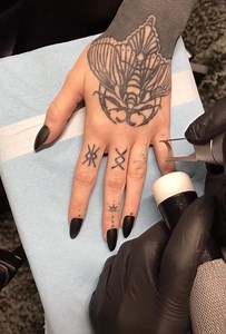 Finger tattos are painful to remove | Video Kidding | Facebook