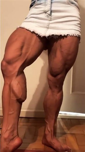 Insane Leg Gains! 😱 Muscular Female Bodybuilder Showcases Quads