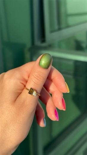 Polish that pops, shell that shines 😍 Babe @greatstyleeve w/ our SQUARE® Abalone Shell case! If you’ve got it...#FLAUNTit #ProtectinStyle #MakeTheSwitch | Flaunt