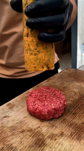 Juicy Lucy Cowboy Butter Burger! Humanda na para sa siksik na sarap, mga kabayan 🍔🧈 | Chefclub Philippines