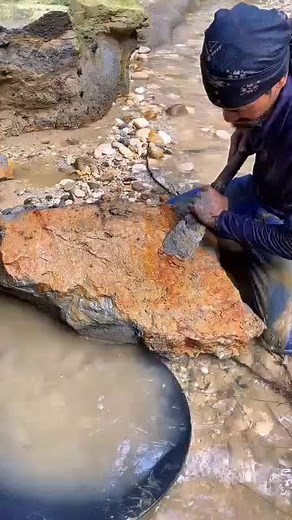 Discovery of 1 kg Gold Nugget - River Gold Find