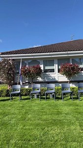 🧽💦 TSI Staff Dunking… Our TSI and TSIMS staff bravely volunteered to get drenched by students last Friday! Organised by the students themselves, staff (including TSI’s Head Mr Hallworth and Assistant Head Mrs Brayley!) were subjected to sponge-throwing and ice bucket-pouring in the name of charity! Luckily, the weather was nice and sunny. ☀️ | Taunton School