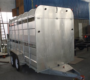 [Hot Item] Tandem Axle Livestock Trailers Cattle Pig Trailer 14FT