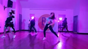 Our adult Hip Hop class lineup is just what you need🔥 Check out the schedule and sign up online or on the app 📲 🔶 LEVELS: Intro to Advanced 🔶 CLASS TYPES: Technique, Choreography, and Fitness. 🔶 LOCATIONS: Vienna and Arlington (Virginia) 🎵 “In Ha Mood” @icespice 🎥 @rtzproductions56 @respecttheshootah 🎬 @rtzproductions56 #hiphop #hiphopdance #danceclass #adultdance #adultclass #urbandance #dmvdance #dmvdancers #dmvdancecommunity #dcdance | Born 2 Dance Studio