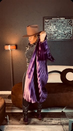 Vintaj Seventi on Instagram: "“Nobody coming like me, that’s the caption.”🦋 (Granny Queen’s 70 year old clutch♥️) #1975 #Fashion #Style #Vintage #Aries"