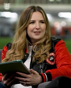 Barcelona, World Cup goals and her tenth year of playing for England. 🏴󠁧󠁢󠁥󠁮󠁧󠁿 Lucy Bronze joins Abbie Mac on the sofa! | England football team