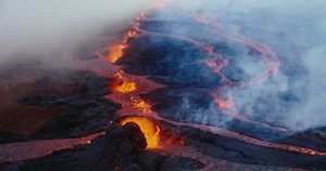 Molten Hot Lava Erupting Mauna Loa Stock Footage Video (100% Royalty-free) 1097592253 | Shutterstock