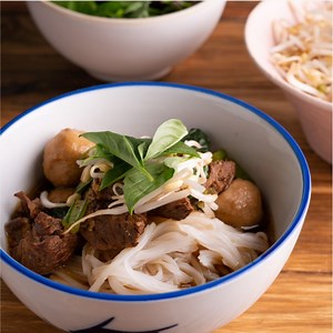 Not one, not two, but THREE Thai noodle dishes to have your tastebuds rejoicing. | Marion Grasby