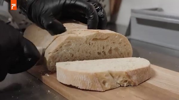 22K views · 37 reactions | Luigi Italian Pasta shows us how their menu highlights "Garlic Bread with Cheese" and "Pasta con Pollo" are made. Order now on Foody.李 | Foody | Facebook