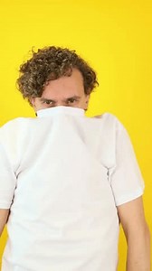 Homme prudent cache son visage derrière : vidéo de stock (100 % libre de droit) 3858877339 | Shutterstock