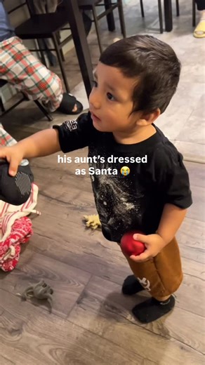 😭 now realizing this may make my son hate Santa LMAO 😭🎅🏼 #mexicansanta #happyholidays #supermexicanmia | Mia Vasquez