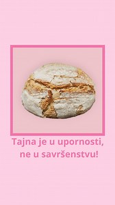 Uspijevaju uporni! Nakon xy pokušaja, kvasca koji nije uspio i tijesta koje se nije dizalo, svaki moj kruh bio je tvrd kao kamen. 🫣 🍞Ali nisam odustala! Napokon mi je uspio prvi pravi sourdough – savršen za mene kao početnika! Pošto mi industrijski kvasac smeta i nadima me, ovaj kruh je doslovno spas za mene. Sada znam što jedem i osjećam se odlično! 💡Isto vrijedi za sve u životu – kad nešto ne ide, ne odustajem, nego tražim bolje rješenje! Bilo da je to zdravija prehrana, bolja organizacija 
