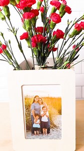 💐 Make a special mum's heart bloom this Mother's Day! 🌼 Whether it's your Mum, Nan, or your amazing mummy friends, celebrate the special ladies in your life and create this easy DIY photo vase. Magical memories flowers = a bloomin' marvelous gift! 🥰 #DIYMagic #MumApproved #Homemadegift #MothersDayGift #DIYMothersDayGift #MothersDayGiftIdea #MDay #GiftsforMum #PhotoVase #Flowersofinstagram | FreePrints UK & IE