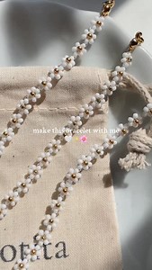 13K views · 173 reactions | The prettiest little bracelet 懶✨ . . . . #handmadejewelry #beadedjewelry #smallbusiness #beadedbracelets #daisybracelet Handmade, jewelry, summer jewelry, spring, flowers, girl, that girl vibe, beads, beaded jewelry, bracelets | Bijoux Lasotita | Facebook