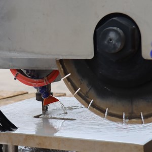 [Hot Item] 5 Axis CNC Bridge Saw Quartz Granite Marble Cutting Machine Stone Processing Machine