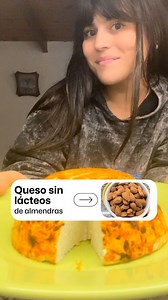 🧀QUESO DE ALMENDRAS🧀 Sin lácteos🌱 ⭐️Tip: si la cáscara de las almendras no sale con facilidad. Sumergilas en agua caliente por 1 minuto y listo! Qué te parece esta opción de quesito🧀? #queso #quesovegano #quesocasero #quesovegetal #quesodealmendras #asmr #asmrfood #veganfood #recetassaludables #recetasfaciles #almendras #quesosinlacteos | Ornella Toso