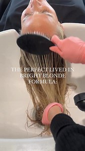 LIVED IN BLONDE😍 Hit save for this one!🤌🏽🪄💆🏼‍♀️ Shop Goldwell colorance today buy 6 tubes for the price of 5!🛒 #haircolour #blondetoners #blondeformula #hairdresser #blondeinspo | Salons Direct